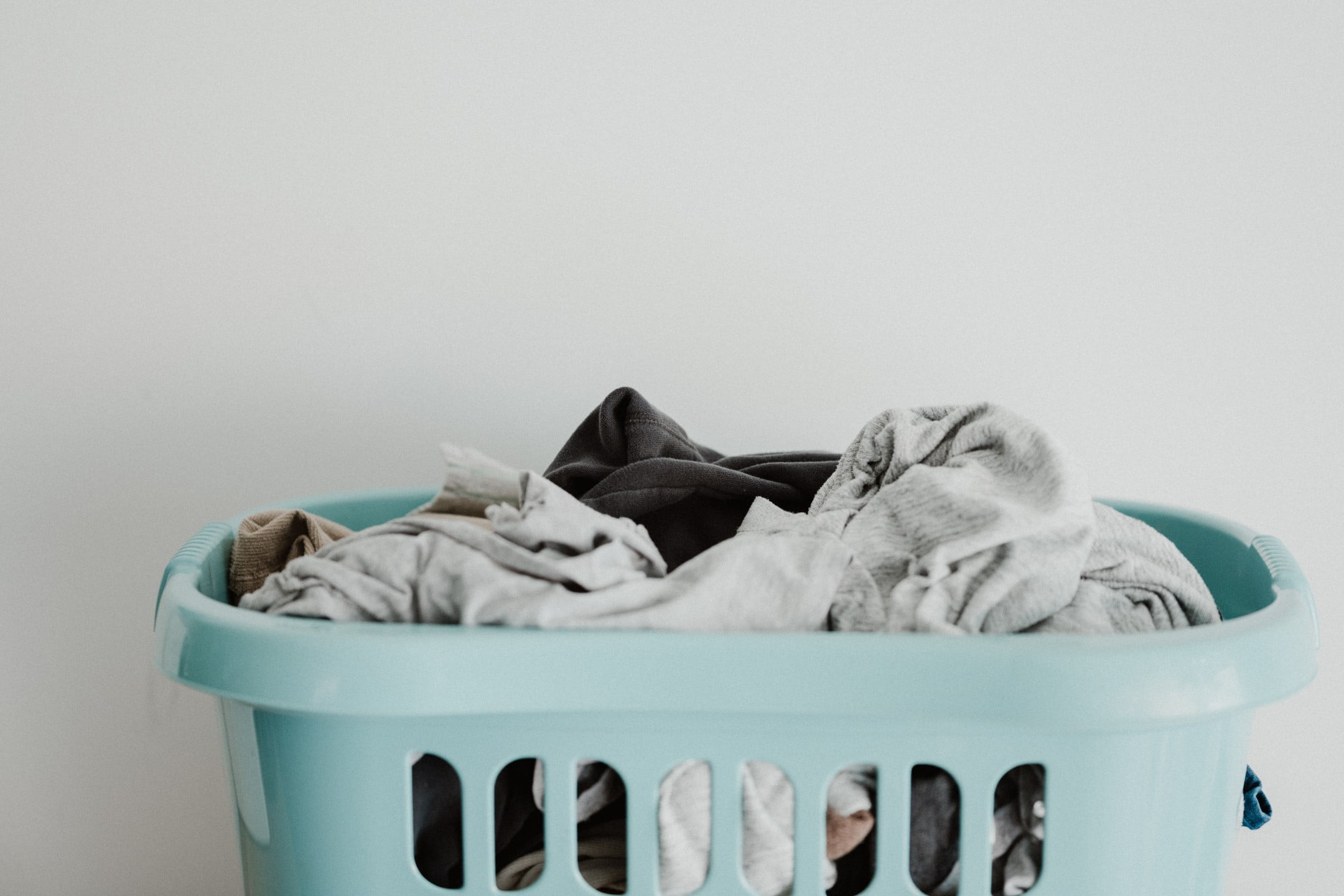 Tøjvask service og vaskeri – Fordele ved at benytte disse.